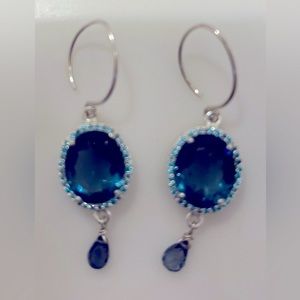 PAIR OF BLUE CRYSTAL EARRINGS